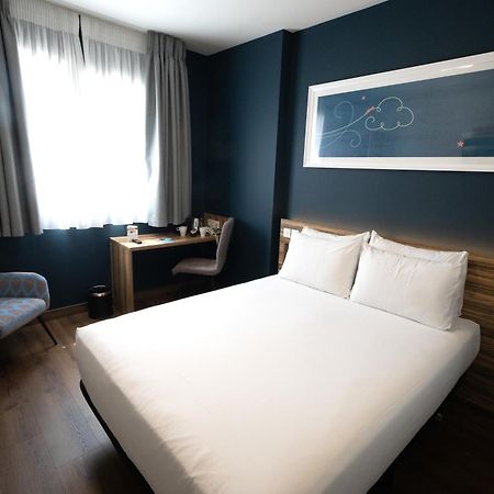 Travelodge Madrid Metropolitano Rum bild