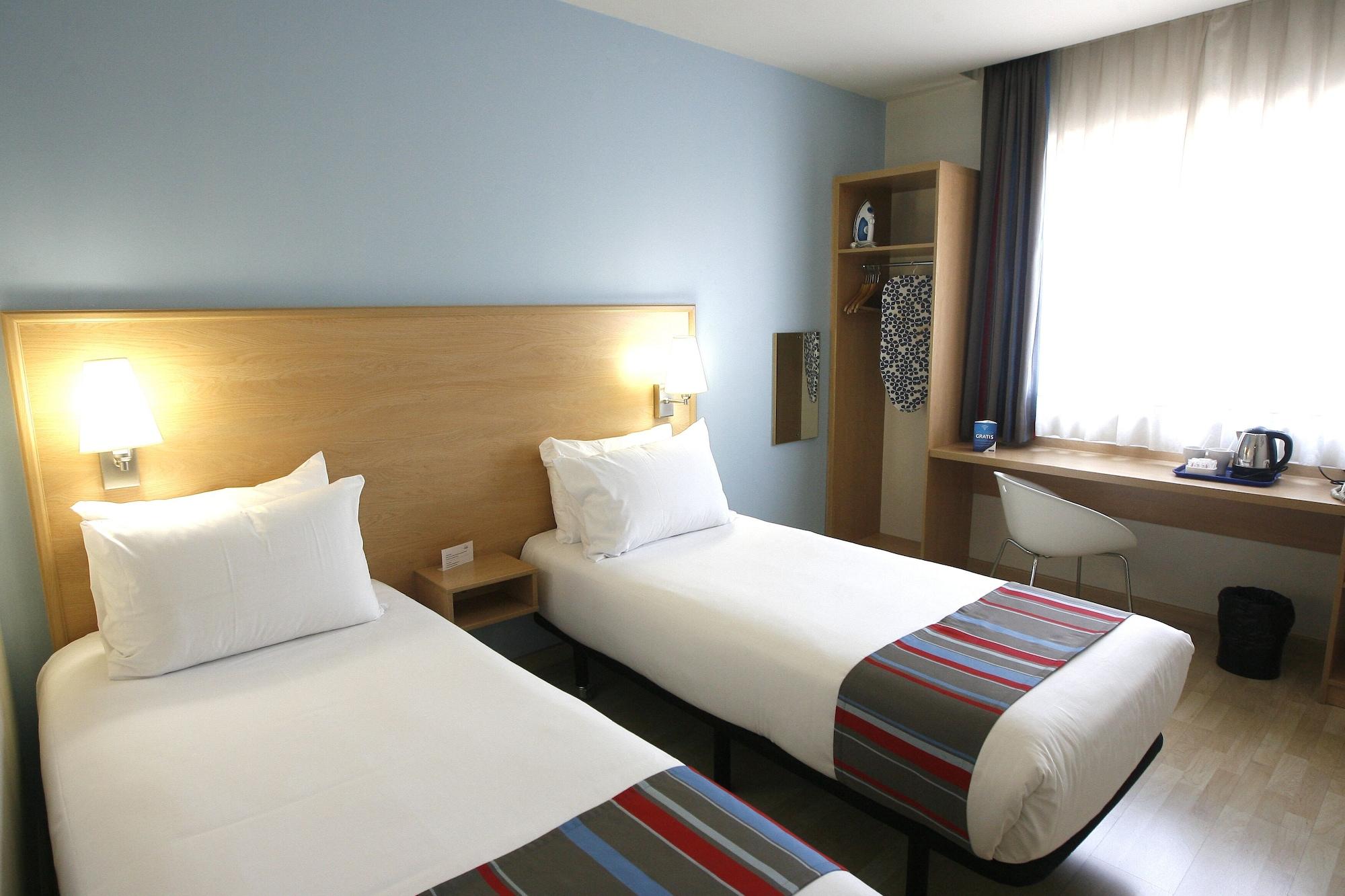 Travelodge Madrid Metropolitano Exteriör bild
