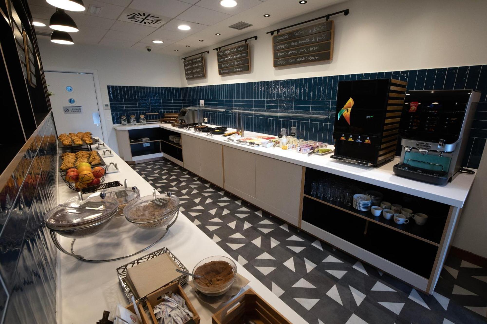 Travelodge Madrid Metropolitano Exteriör bild